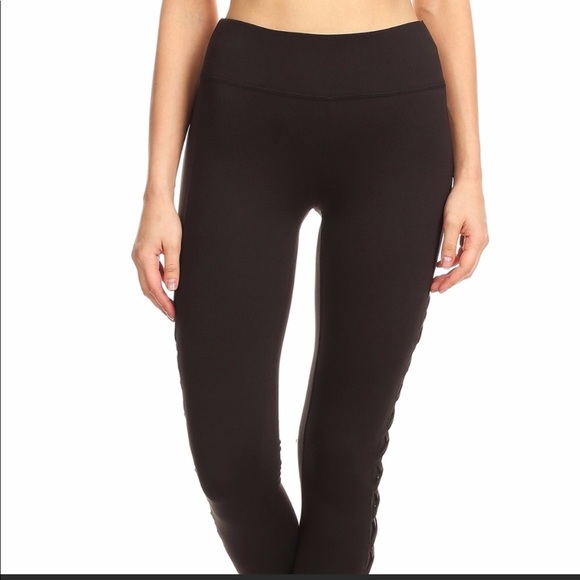 🔥Criss-Cross Mesh Leggings🔥 - Picture 2 of 5